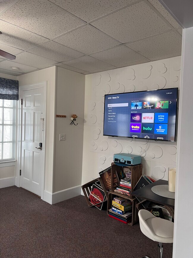 Foto del edificio - 48 Main W St