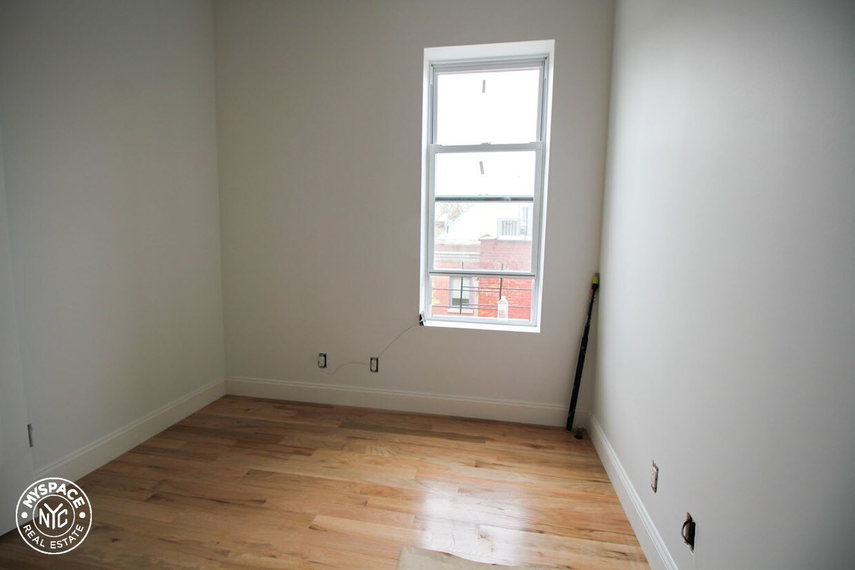 Primary Photo - 359 Lewis Ave