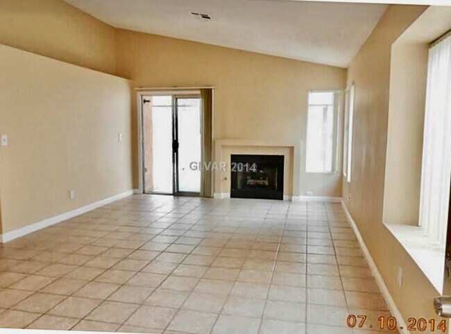Living Area with Vaulted Ceiling - 5379 Walton Heath Ave