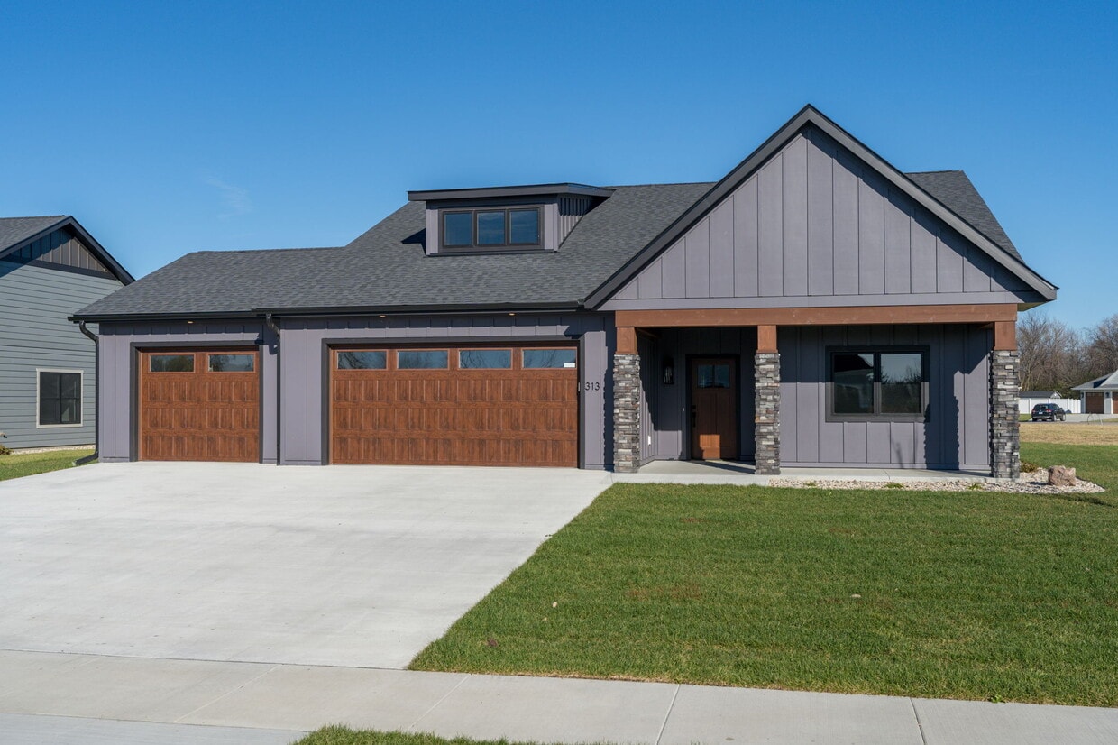 Photo - 313 Pinehurst Dr (Mankato, MN)