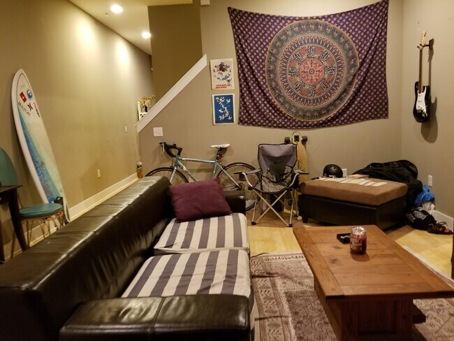 Living - 882 N Lawrence St
