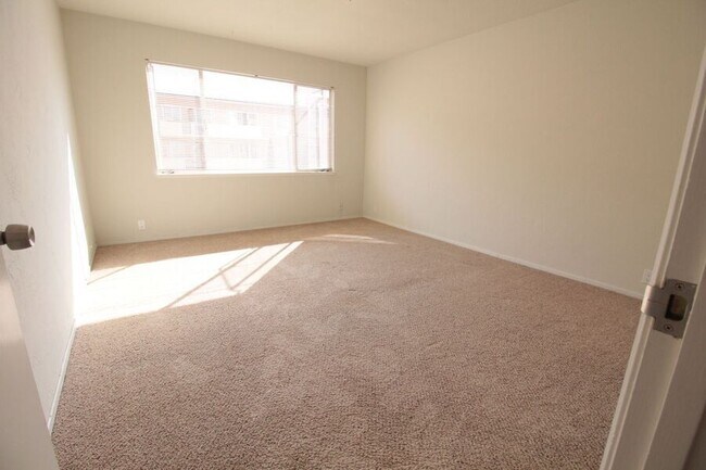 Foto del edificio - 1919 Garden Dr