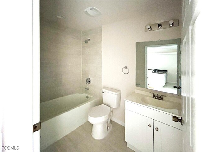 Foto del edificio - 1223 SW 16th Terrace