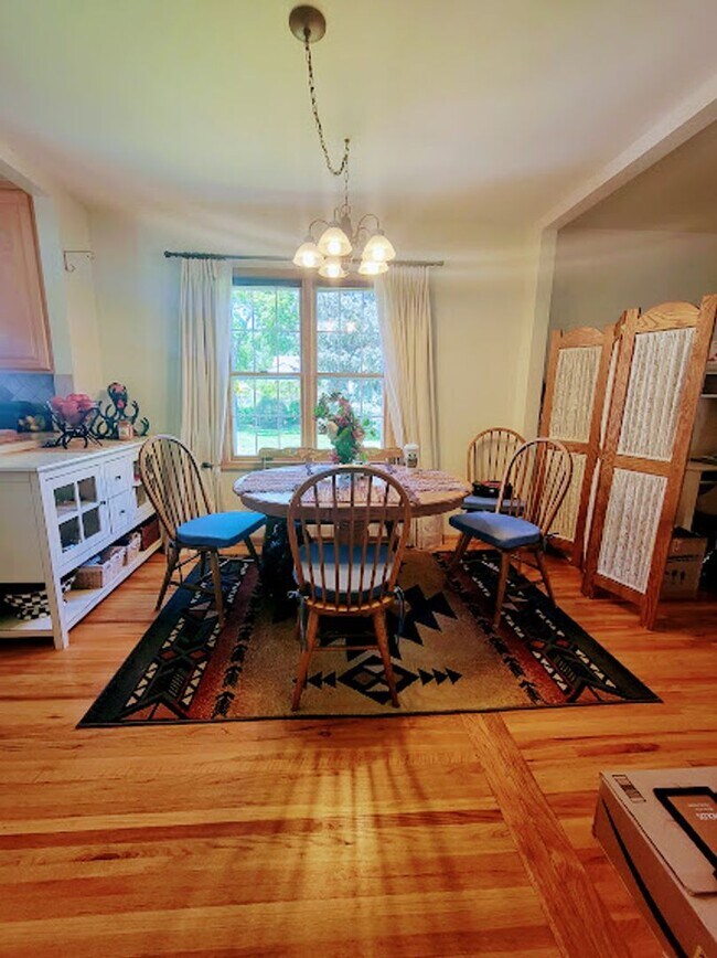 Foto del edificio - Charming Saint Paul Home in Highland Park!