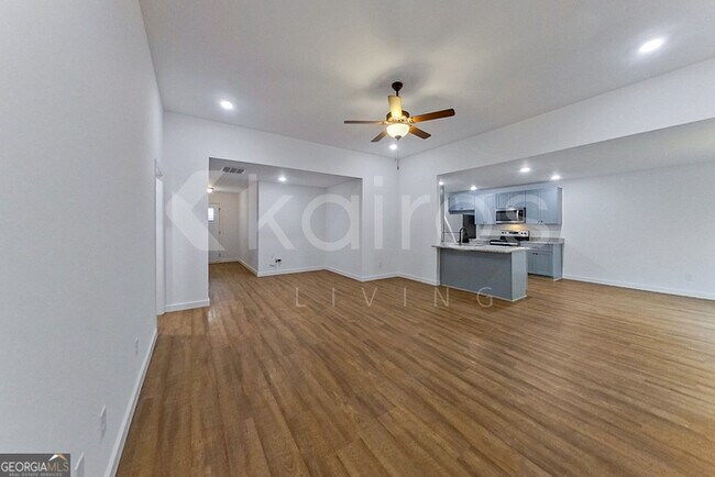 Foto del edificio - 142 Hughes Dr