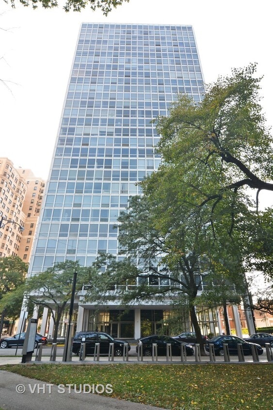 Primary Photo - 2400 N Lakeview Ave