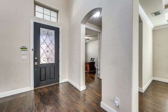 Building Photo - 7340 Beranger Dr