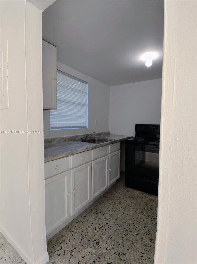 Foto del edificio - 921 SW 7th St