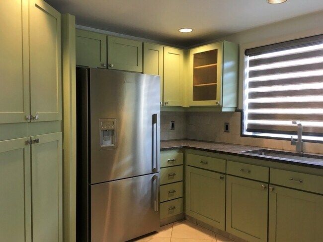 Building Photo - Beautiful Riverfront Condo in NW Bend!