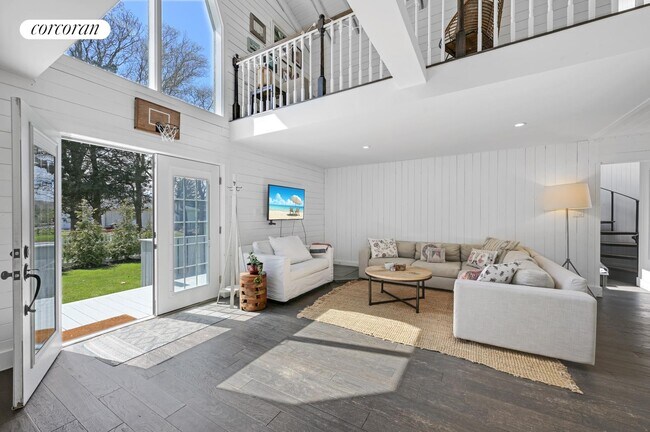 Building Photo - 76 Peconic Ave