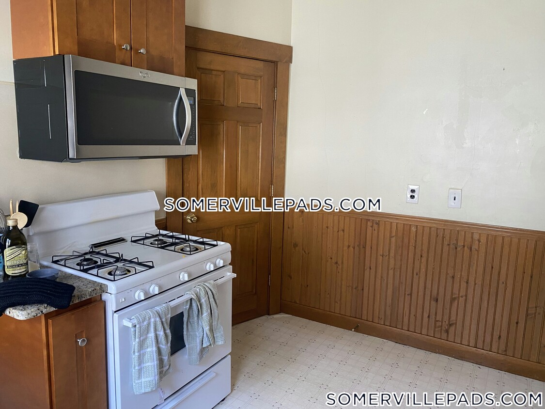 Primary Photo - 142 W Adams St
