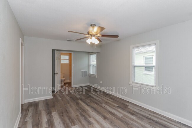 Building Photo - 1416 E Mohawk Ave