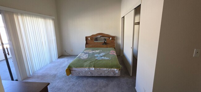 Foto del edificio - 1745 Deer Creek Ct