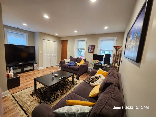 Foto del edificio - 1031 W George St