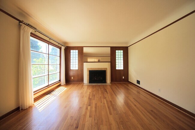 Foto del edificio - 8111 SW 8th Ave