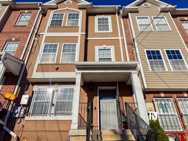 Foto principal - 5030 B St SE