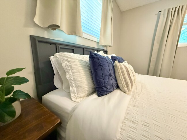 Building Photo - 9515 SW Edgewood St