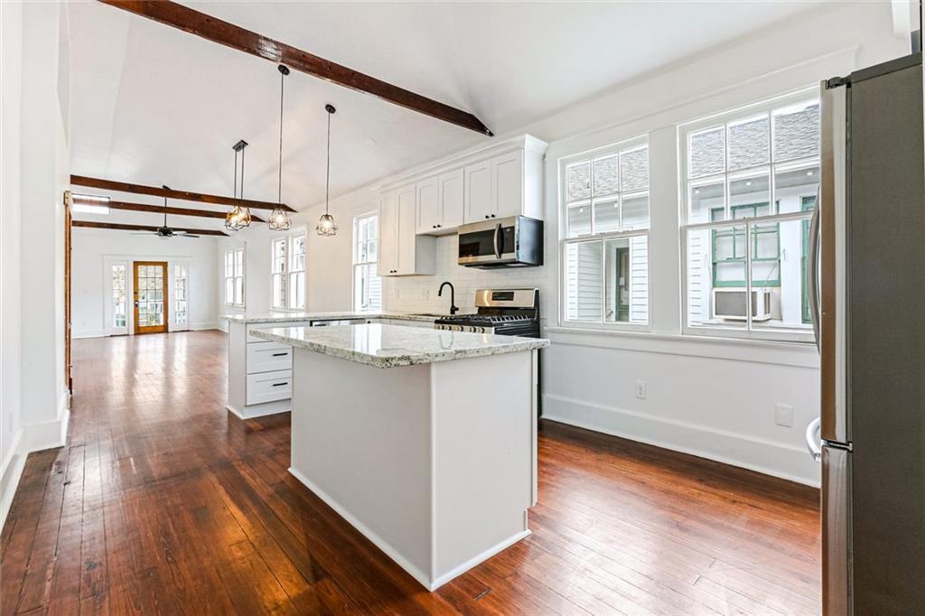 Kitchen - 3033 Robert St