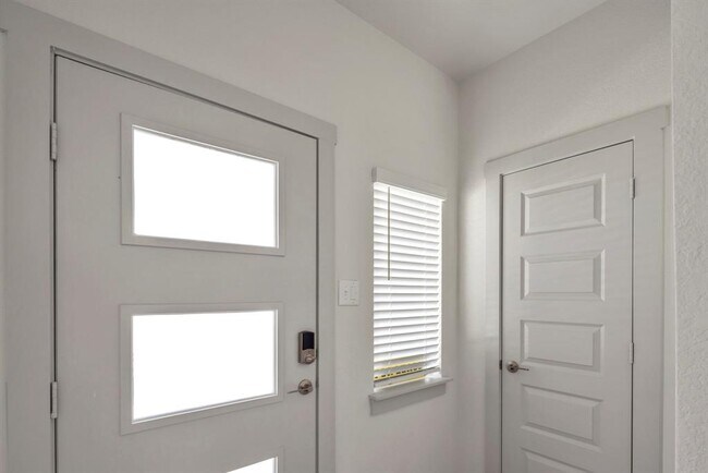 Foto del edificio - 108 Windsor Blvd