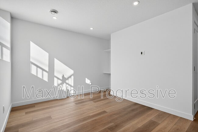 Building Photo - 11111-11151 51 St NW