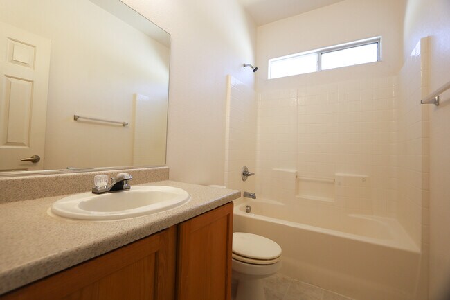 Foto del edificio - 6472 Centennial Rd