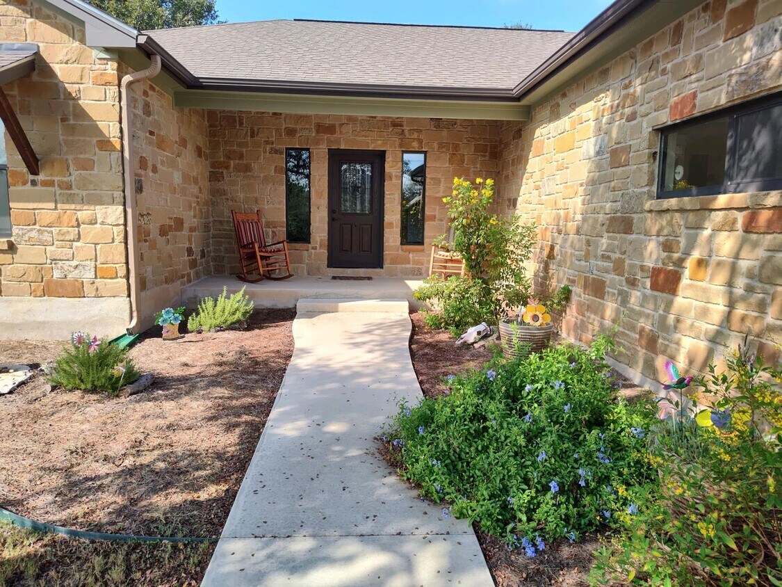 Primary Photo - 405 Woodlawn Dr