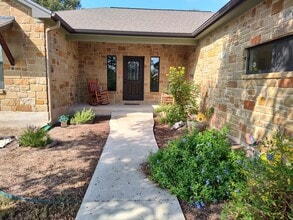 Building Photo - 405 Woodlawn Dr