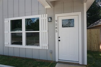 Building Photo - 9583 Darkwood St