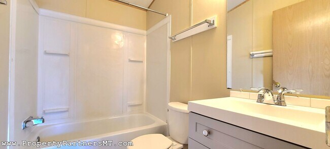 Foto del edificio - *** Just remodeled!! *** 3 Bed 2 Bath Modu...