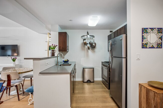 Foto del edificio - 535 W 52nd St