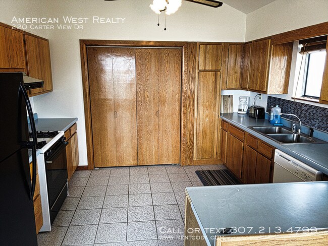 Building Photo - Horse property!
