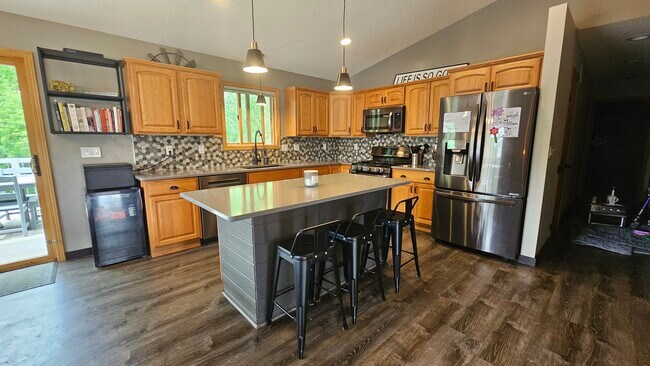 Quartz countertops stainless steel appliances gas stove - 6285 Jonathan Dr NW