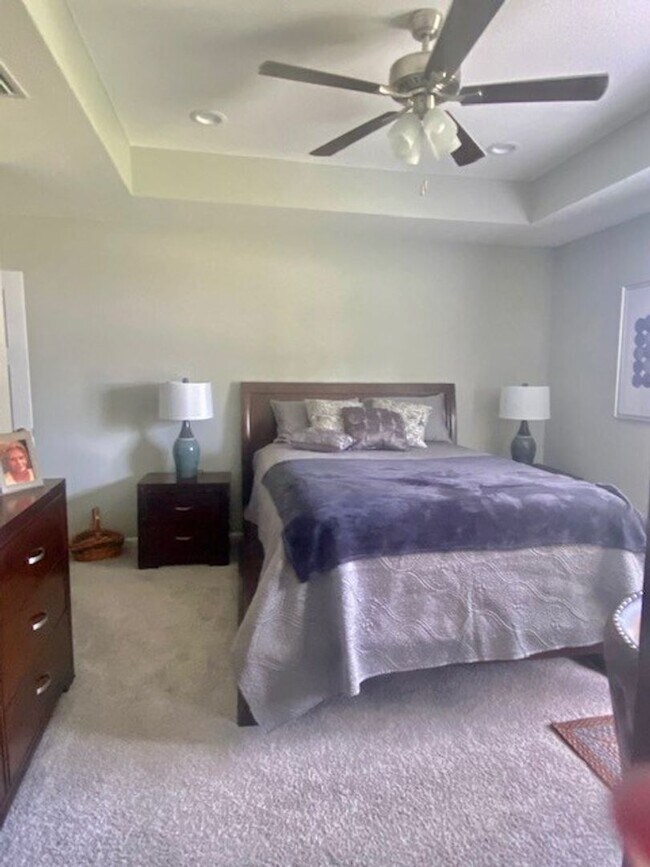 Foto del edificio - Spacious & Inviting 3-Bedroom Home with Fe...