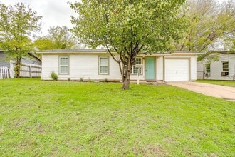 Building Photo - 3537 Half Moon Dr