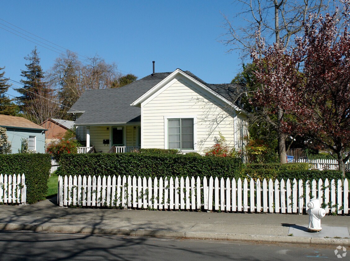 Foto principal - 732 Wright St