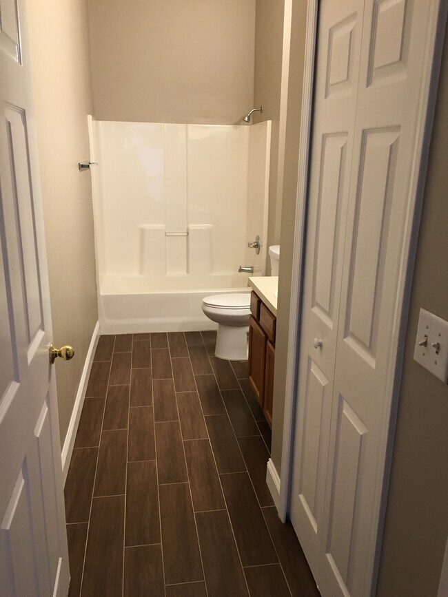 Master Bathroom - 6076 Maggies Cir, Unit 105