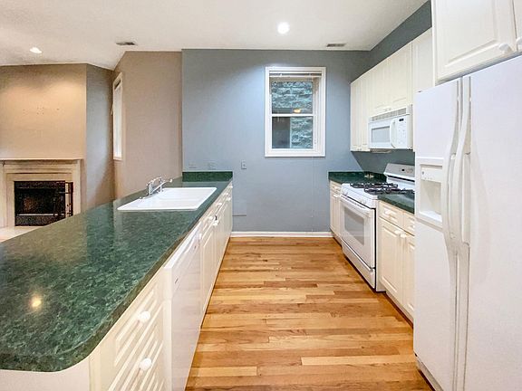 Foto del edificio - 4108 N Kenmore Ave