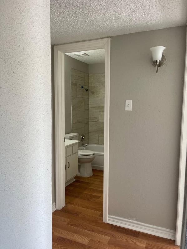 Photo - 5625 Antoine Dr Apartment