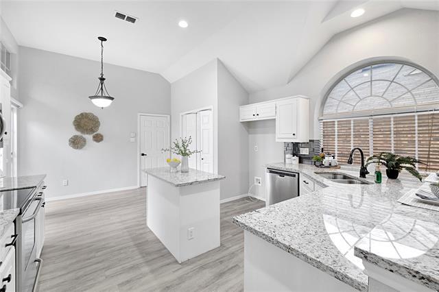 Foto del edificio - 3116 Silver Springs Ln