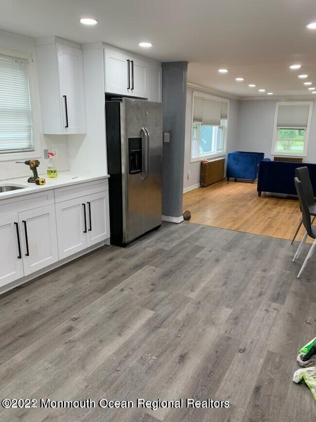 Foto del edificio - 295 Roosevelt Ave