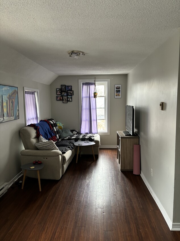 Livingroom - 1 Pine St
