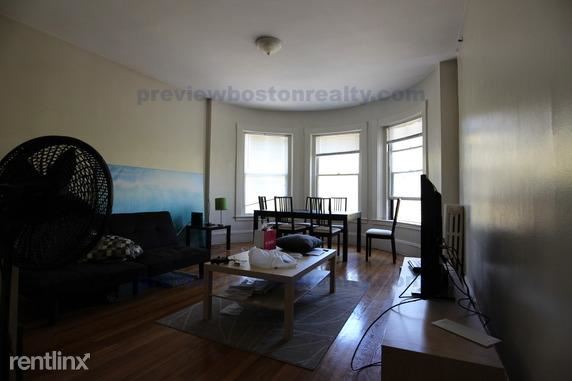 Building Photo - 1477 Beacon St