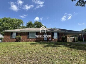 Building Photo - 5288 Oak Meadow Ave