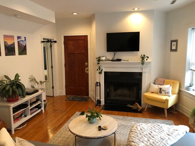 Building Photo - 4020 N Ashland Ave