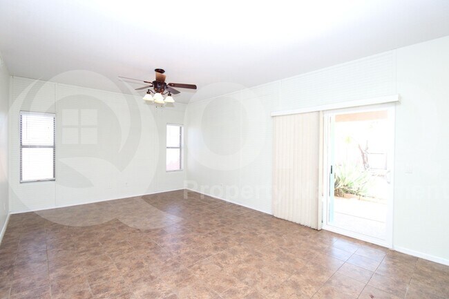 Foto del edificio - 13349 W Desert Rock Dr