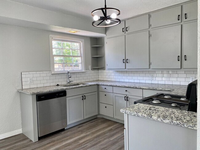 Foto del edificio - Available for Move-in - Medical District