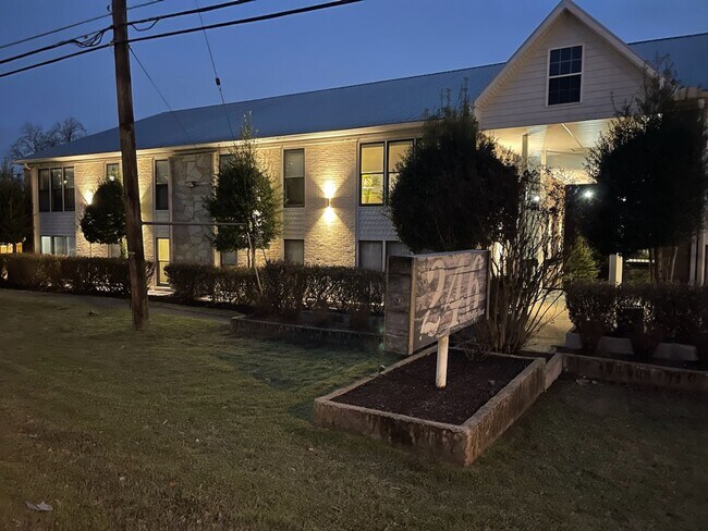 Foto del edificio - 246 White Bridge Rd