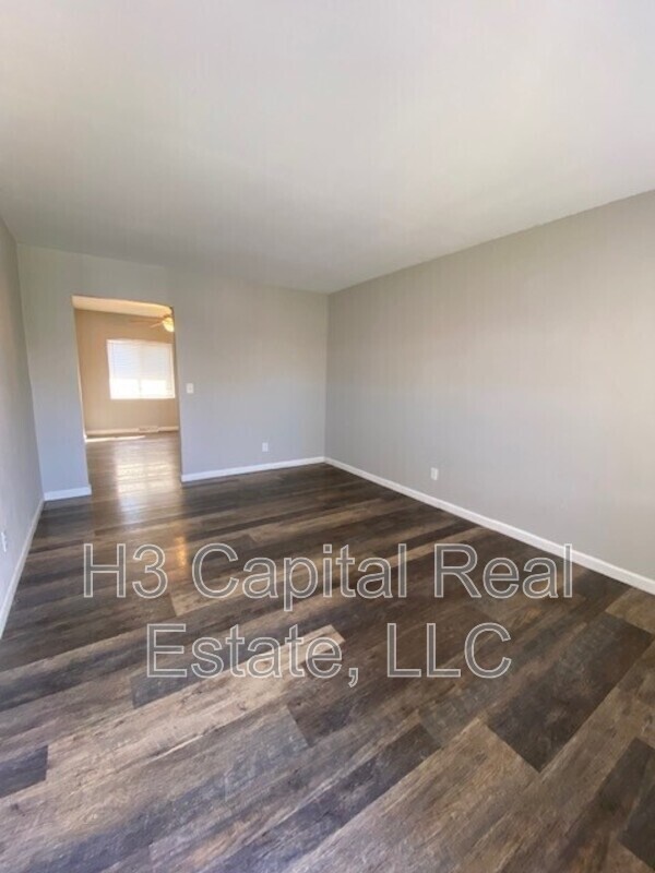 Foto del edificio - 3218 Kilarney Dr