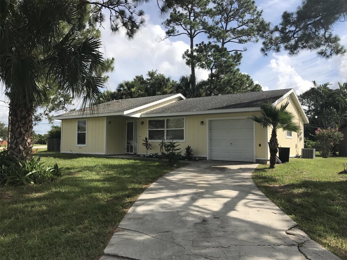 Foto principal - 1297 SW Fountain Ave