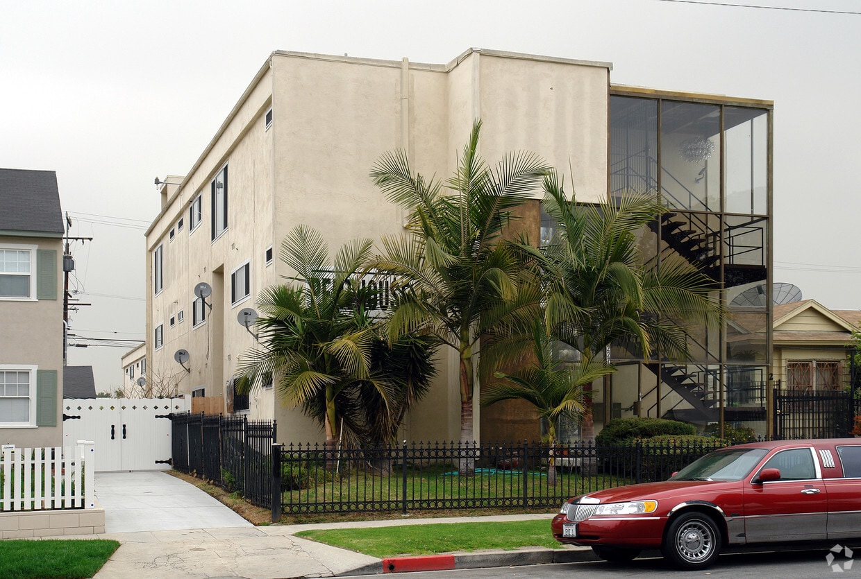 Primary Photo - 227 E Tamarack Ave